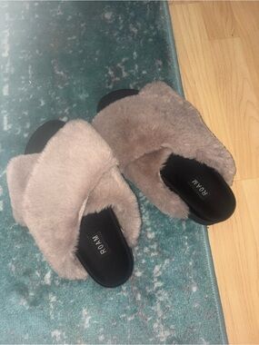 ROAM MINK CLOUD SLIPPERS NUDE FAUX FUR SIZE 10/40 tag removed excellent shape